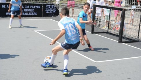 „ULIČNI FUDBAL“ SVE POPULARNIJI: Na fudbalskom turniru „3h3“ u Kraljevu učestvovalo 37 ekipa „ULIČNI FUDBAL“ SVE POPULARNIJI: Na fudbalskom turniru „3h3“ u Kraljevu učestvovalo 37 ekipa