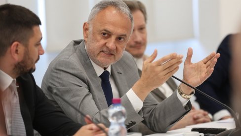 MINISTAR GAJIĆ PRUŽIO PODRŠKU: U Privrednoj komori Srbije osnovana Sekcija fitnes industrije MINISTAR GAJIĆ PRUŽIO PODRŠKU: U Privrednoj komori Srbije osnovana Sekcija fitnes industrije