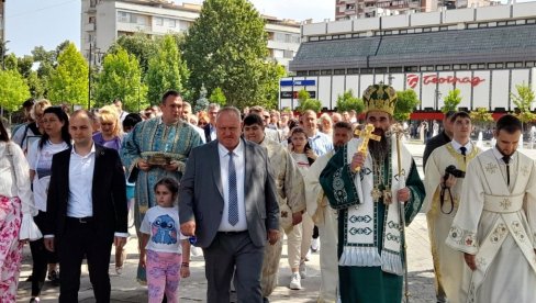 LESKOVAC OBELEŽIO SLAVU GRADA: Svečanost povodom jednog od najvećih hrišćanskih praznika LESKOVAC OBELEŽIO SLAVU GRADA: Svečanost povodom jednog od najvećih hrišćanskih praznika