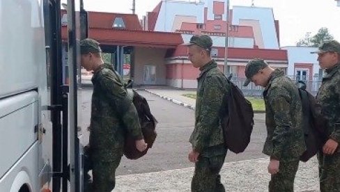 RAT U UKRAJINI: Prva grupa ruskih ratnih zarobljenika mlađih od 25 godina vraćena (VIDEO) RAT U UKRAJINI: Prva grupa ruskih ratnih zarobljenika mlađih od 25 godina vraćena (VIDEO)