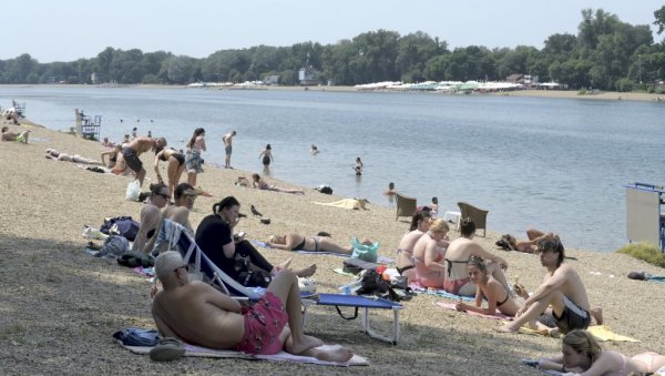 НА АДИ ПОЧЕЛО МАСОВНО КУПАЊЕ: Ово су цене хране и пића на београдском мору НА АДИ ПОЧЕЛО МАСОВНО КУПАЊЕ: Ово су цене хране и пића на београдском мору