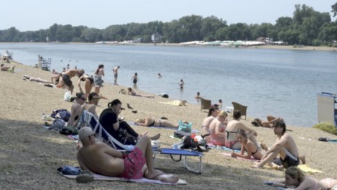 NA ADI POČELO MASOVNO KUPANJE: Ovo su cene hrane i pića na beogradskom moru NA ADI POČELO MASOVNO KUPANJE: Ovo su cene hrane i pića na beogradskom moru