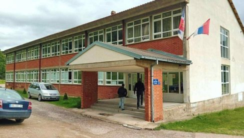 МАМАЦ И СИДРО ОБЕЗБЕДИЛИ ЗА МЛАДЕ: У борби против миграција Трговиште примењује подстицаје и нуди боље услове школовања