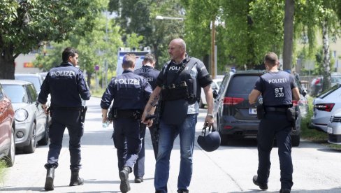 HOROR U ŠKOLI U GRACU JE TRAJAO 17 MINUTA: Pucnji i vrisci prijavljeni u 10 - Napadač pucao u dve učionice HOROR U ŠKOLI U GRACU JE TRAJAO 17 MINUTA: Pucnji i vrisci prijavljeni u 10 - Napadač pucao u dve učionice