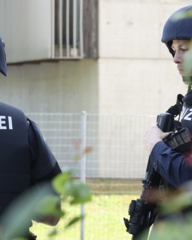 МАЈКА УБИЛА РОЂЕНО ДЕТЕ: Жена ножем измасакрирала сина (12) - није му било спаса