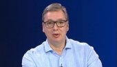 ИМА 50 КИЛОГРАМА ТЕЖИНЕ, УДАРАНА ЈЕ ПЕСНИЦАМА И ШАМАРИМА Вучић о нападима на новинаре у Косјерићу и Зајечару ИМА 50 КИЛОГРАМА ТЕЖИНЕ, УДАРАНА ЈЕ ПЕСНИЦАМА И ШАМАРИМА Вучић о нападима на новинаре у Косјерићу и Зајечару