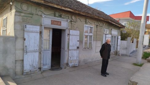 КОД ПАРАЋИНА ПОВРЕЂЕН НАЈСТАРИЈИ СРПСКИ УГОСТИТЕЉ: Возач изазвао несрећу и побегао, па се сам пријавио полицији (ФОТО КОД ПАРАЋИНА ПОВРЕЂЕН НАЈСТАРИЈИ СРПСКИ УГОСТИТЕЉ: Возач изазвао несрећу и побегао, па се сам пријавио полицији (ФОТО