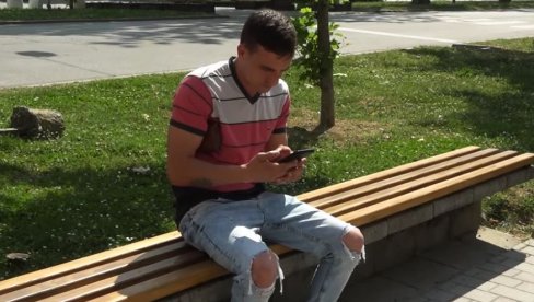 ZABORAVILA CELU PENZIJU NA KLUPI: Pošteni nalazač vratio novčanik penzionerki u Bačkoj Palanci ZABORAVILA CELU PENZIJU NA KLUPI: Pošteni nalazač vratio novčanik penzionerki u Bačkoj Palanci