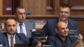 ПАРАНДИЛОВИЋУ СМЕТАЈУ СРБИ ИЗ РС: Срамно вређао најбољег студента медицине називајући га медиокритетом из Добоја (ВИДЕО)