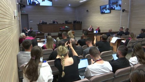 НИ ТРЕЋИ СВЕДОК НИЈЕ ИДЕНТИФИКОВАО ОПТУЖЕНЕ: Испитивањем сведока тужилаштва и данас је настављено суђење оптуженим у случају Бањска НИ ТРЕЋИ СВЕДОК НИЈЕ ИДЕНТИФИКОВАО ОПТУЖЕНЕ: Испитивањем сведока тужилаштва и данас је настављено суђење оптуженим у случају Бањска