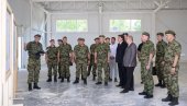ГАШИЋ У НИШУ: Министар обишао инфраструктурне радове у касарнама