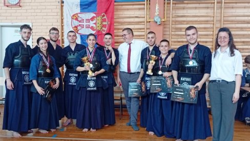 ПАРАЋИНСКЕ КЕНДОКЕ У ПУНОЈ ФОРМИ: Пет медаља са такмичења у Шапцу ПАРАЋИНСКЕ КЕНДОКЕ У ПУНОЈ ФОРМИ: Пет медаља са такмичења у Шапцу
