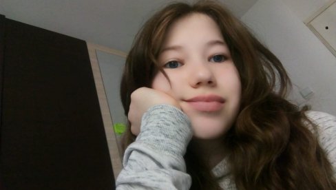 NA PROSLAVI MATURE U KREACIJAMA ANGELINE AĆIMOVIĆ: Fondacija u čast devojčice ubijene u Ribnikaru i ove godine obradovala decu iz domova