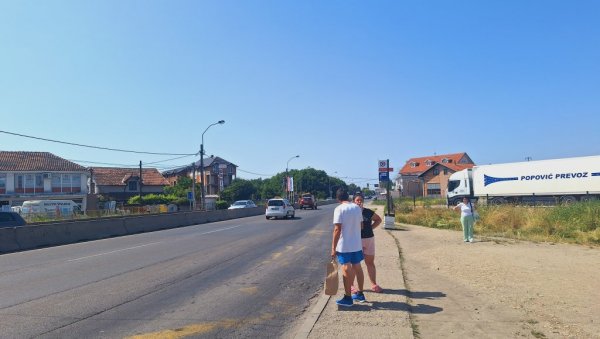 НА СЕБЕШУ НИ ЗАКЛОНА, НИ КЛУПЕ: Аутобуско стајалиште на Зрењанинском путу и даље без надстрешнице НА СЕБЕШУ НИ ЗАКЛОНА, НИ КЛУПЕ: Аутобуско стајалиште на Зрењанинском путу и даље без надстрешнице