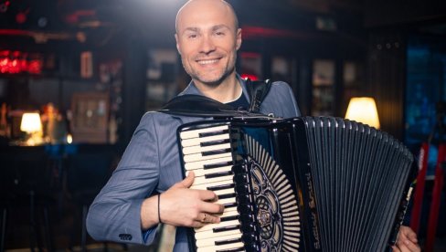 OBUKA ZA BUDUĆE PRODUCENTE: Aleksandar Aca Sofronijević ugostio svoje polaznike (FOTO) OBUKA ZA BUDUĆE PRODUCENTE: Aleksandar Aca Sofronijević ugostio svoje polaznike (FOTO)