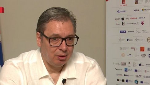 ВУЧИЋ СЕ ОБРАЋА ИЗ ПРАГА