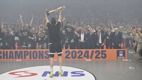 CRNO-BELA RADOST: Ovako su košarkaši Partizana proslavili osvajanje ABA lige (FOTO)