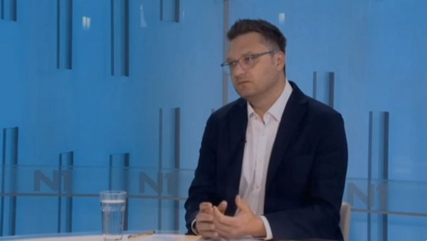 НЕДЕЉКОВ ПОНОВО СРУШИО СНЕШКА БЛОКАДЕРИМА: Чињеница је да је СНС победио у Косјерићу и Зајечару (ВИДЕО) НЕДЕЉКОВ ПОНОВО СРУШИО СНЕШКА БЛОКАДЕРИМА: Чињеница је да је СНС победио у Косјерићу и Зајечару (ВИДЕО)
