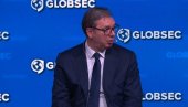 UOZBILJITE SE MALO. UMIJTE SE LEPO HLADNOM VODOM Vučić: Nije svet crno - beli i nisu stvari tako jednostavne