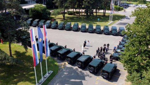 ПОЛИЦИЈСКИМ ЈЕДИНИЦАМА НОВИ ТЕРЕНЦИ: Џипови Жандармерији, САЈ, Полицијској бригади, ИЈП 92... ПОЛИЦИЈСКИМ ЈЕДИНИЦАМА НОВИ ТЕРЕНЦИ: Џипови Жандармерији, САЈ, Полицијској бригади, ИЈП 92...