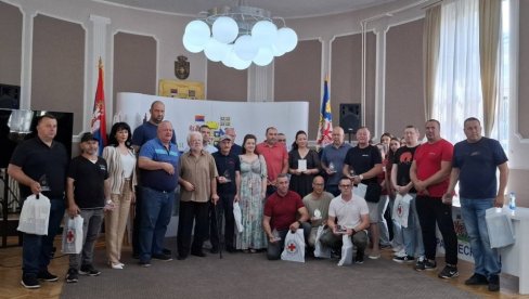 ПРИЗНАЊА ЗА ХУМАНОСТ: Награђени јубиларни даваоци крви у Лесковцу