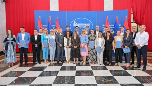 NOVA PODRŠKA POKRAJINSKE VLADE LOKALNIM SAMOUPRAVAMA U VOJVODINI: Za objekate kulture izdvojeno 250 miliona dinara NOVA PODRŠKA POKRAJINSKE VLADE LOKALNIM SAMOUPRAVAMA U VOJVODINI: Za objekate kulture izdvojeno 250 miliona dinara