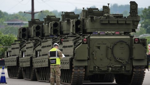 PARADA U VAŠINGTONU, PROTEST NA ULICAMA: U napetoj atmosferi američka armija danas u glavnom gradu SAD obeležava 250. godišnjicu