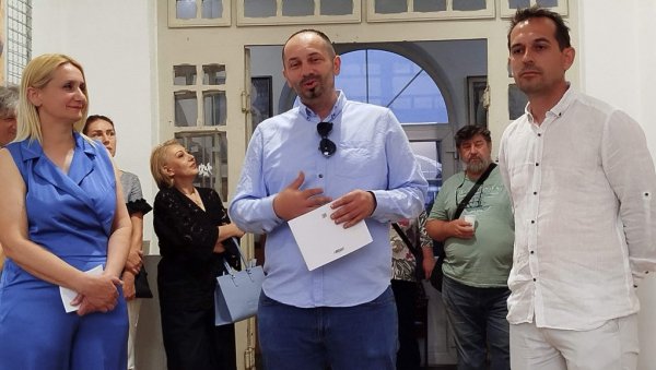 АФРИКА КРОЗ ОБЈЕКТИВ ВЛАДИМИРА ЈОВАНОВСКОГ: У Параћину отворена претпремијерна изложба познатог македонског фотографа (ФОТО) АФРИКА КРОЗ ОБЈЕКТИВ ВЛАДИМИРА ЈОВАНОВСКОГ: У Параћину отворена претпремијерна изложба познатог македонског фотографа (ФОТО)