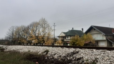 TRAGEDIJA KOD LOZNICE: Muškarac se bacio pod voz - užasna scena