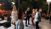 MENTOR ZA PRIMER: Dragan Kojić Keba na koncertu u Loznici ugostio polufinaliste Zvezda Granda (FOTO)