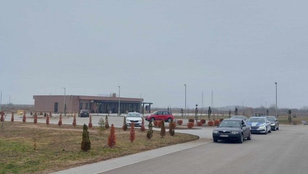 БЕЗБЕДНО ДО НОВОГ ГРОБЉА: Вршчани граде приступни пут, вредан 63 милиона динара БЕЗБЕДНО ДО НОВОГ ГРОБЉА: Вршчани граде приступни пут, вредан 63 милиона динара