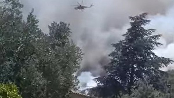У ТОКУ ХИТНА ЕВАКУАЦИЈА СТАНОВНИКА: Букти ватра - распоређено 120 ватрогасаца и 17 авиона (ФОТО/ВИДЕО) У ТОКУ ХИТНА ЕВАКУАЦИЈА СТАНОВНИКА: Букти ватра - распоређено 120 ватрогасаца и 17 авиона (ФОТО/ВИДЕО)