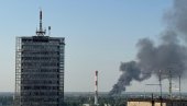 ГУСТИ ЦРНИ ДИМ ШИРИ СЕ БЕОГРАДОМ Детаљи пожара у Котежу: Запалио се ауто-отпад, више ватрогасних екипа на терену (ФОТО/ВИДЕО)