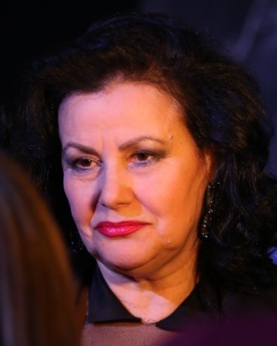 СВАРИ СУ СЕ ОТЕЛЕ КОНТРОЛИ Глумица признала - интимна сцена са познатим колегом била је стварна: Било ме је срамота...