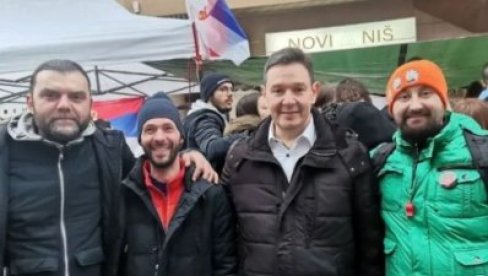 ОВО ЈЕ БЛОКАДЕР КОЈИ ЈЕ ХТЕО ДА УБИЈЕ ЉУДЕ ИЗ СНС: Пуцач у друштву Шаровића, Драже Петровића, Кокановића...