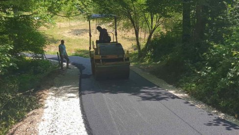 SEZONA RADOVA U UŽICU: Mašine na više putnih pravaca