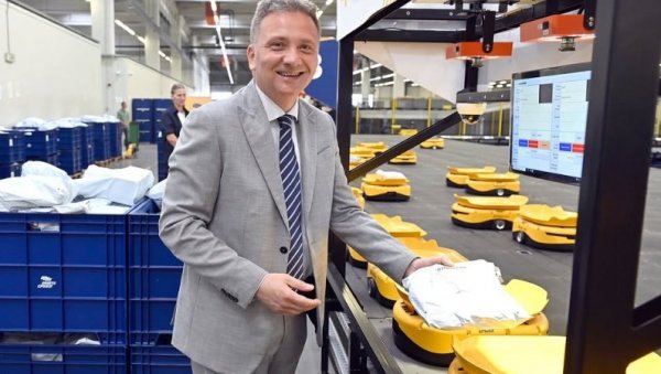 ЈОВАНОВИЋ: Пошта Србије је увођењем роботизованог система за аутоматско сортирање пошиљака показала да је лидер у региону ЈОВАНОВИЋ: Пошта Србије је увођењем роботизованог система за аутоматско сортирање пошиљака показала да је лидер у региону