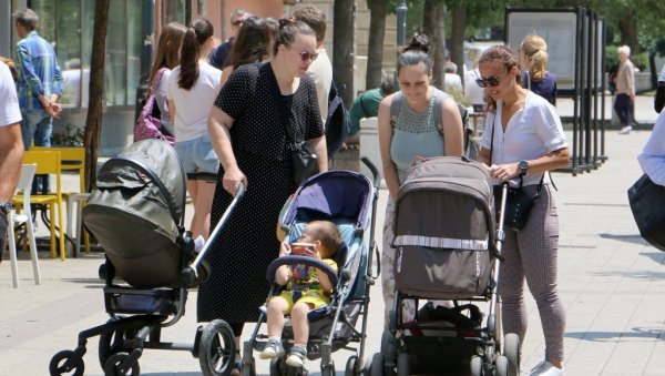 ДОБРЕ ВЕСТИ: Влада усвојила уредбу о повећању цензуса за дечји додатак