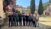 ОВО ЋЕ ОСТАТИ ТРАЈНИ ЛЕГАТ ПРЕДСЕДНИКА ВУЧИЋА: Петковић у посети манастиру Хиландар