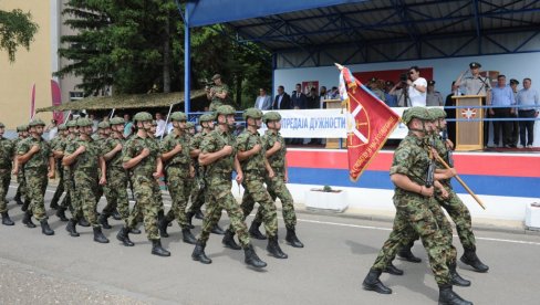 ПУКОВНИК НЕДЕЉКОВИЋ НА ЧЕЛУ БРИГАДЕ: Примопредаја дужности команданта 2. бригаде Копнене Војске Србије ПУКОВНИК НЕДЕЉКОВИЋ НА ЧЕЛУ БРИГАДЕ: Примопредаја дужности команданта 2. бригаде Копнене Војске Србије