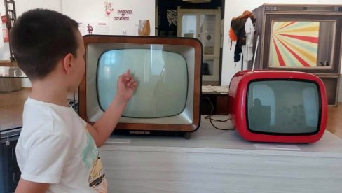 „LETA PRE NETA“ VIDELO VIŠE OD 4.000 LJUDI: Čuvena izložba jedna je od najposećenijih u Vršcu „LETA PRE NETA“ VIDELO VIŠE OD 4.000 LJUDI: Čuvena izložba jedna je od najposećenijih u Vršcu