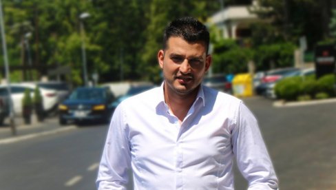 СВИ ГА ЗНАЈУ ПО ИМЕНУ БРИЏИС: Мало ко зна како он изгледа и на који начин води каријере највећим именима на домаћој музичкој сцени