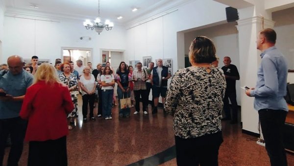 УМЕТНИЧКИ ФОТОГРАФИ НА ДЕЛУ: У Културном центру синоћ отворена изложба „Параћин 2025“ (ФОТО) УМЕТНИЧКИ ФОТОГРАФИ НА ДЕЛУ: У Културном центру синоћ отворена изложба „Параћин 2025“ (ФОТО)