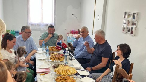 ВУЧИЋ У НОВОМ КНЕЖЕВЦУ: Председник је посетио породицу Ранков која је помоћу кредита за младе решила стамбено питање (ВИДЕО)