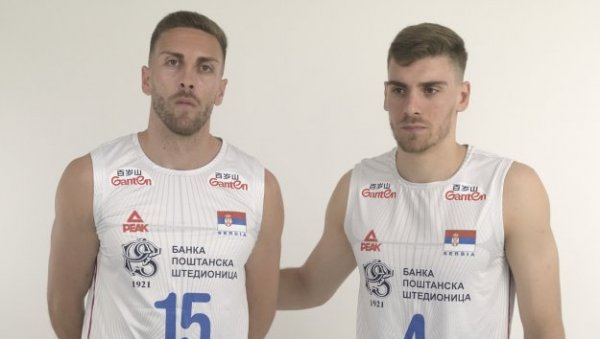 ЗАЈЕДНО ГРАДЕ БУДУЋНОСТ: Браћа Немања и Вељко Машуловић надају се да ће освајати медаље са одбојкашком репрезентацијом Србије ЗАЈЕДНО ГРАДЕ БУДУЋНОСТ: Браћа Немања и Вељко Машуловић надају се да ће освајати медаље са одбојкашком репрезентацијом Србије
