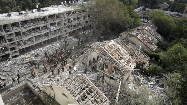 ИРАН ЗАСУО ИЗРАЕЛ РАКЕТАМА НАКОН АМЕРИЧКОГ НАПАДА: Језиви призори из Тел Авива, десетине повређено (ФОТО/ВИДЕО) ИРАН ЗАСУО ИЗРАЕЛ РАКЕТАМА НАКОН АМЕРИЧКОГ НАПАДА: Језиви призори из Тел Авива, десетине повређено (ФОТО/ВИДЕО)