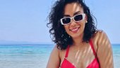 ГАЗИ ЧЕТВРТУ ДЕЦЕНИЈУ: Певачица показала како изгледа у бикинију (ФОТО) ГАЗИ ЧЕТВРТУ ДЕЦЕНИЈУ: Певачица показала како изгледа у бикинију (ФОТО)