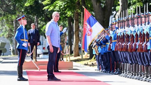 VUČIĆ O PRITISCIMA ZBOG VOJNE PARADE: Evo odmah da im kažem, nemojte slučajno da mi okrenete telefon