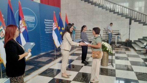 ПОДСТИЦАЈ МЛАДИМА НА СЕЛУ: Подршка Покрајине економским активностима у руралним деловима Војводине ПОДСТИЦАЈ МЛАДИМА НА СЕЛУ: Подршка Покрајине економским активностима у руралним деловима Војводине
