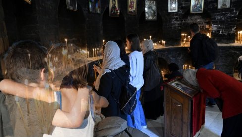 SLAVIMO SVETE APOSTOLE: Jednu stvar roditelji danas BRANE deci da urade - dan kada je lako slomiti vrat